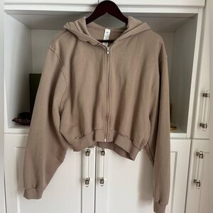 Alo Yoga Size Large Cropped hooded sweater